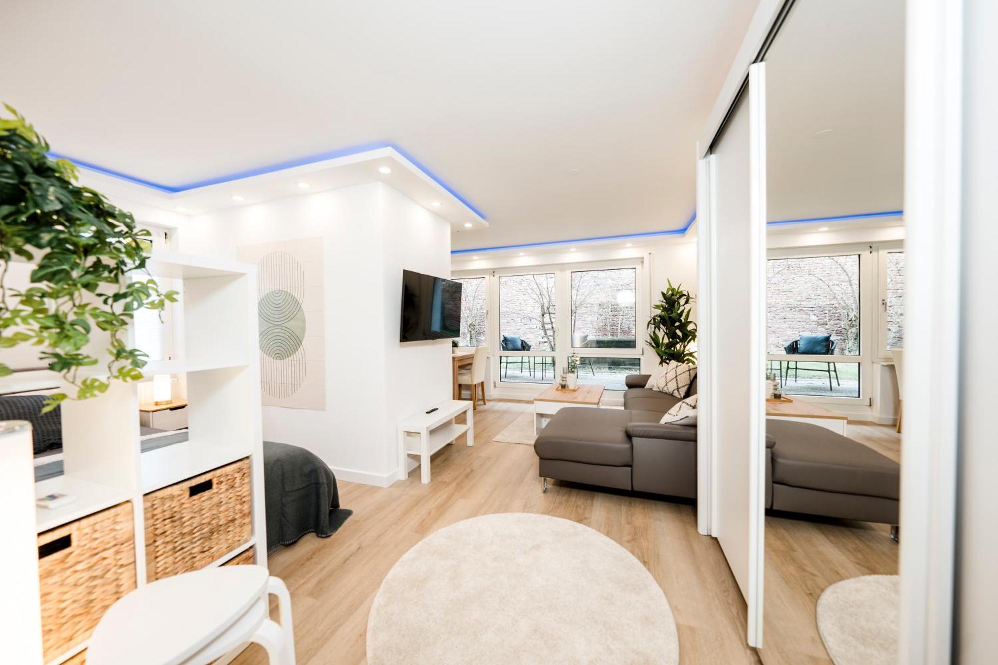 Bellabene Modernes Studio Apartment In Zentraler Lage Mit Terrasse, Parkplatz, Smarttv 포르츠하임 외부 사진