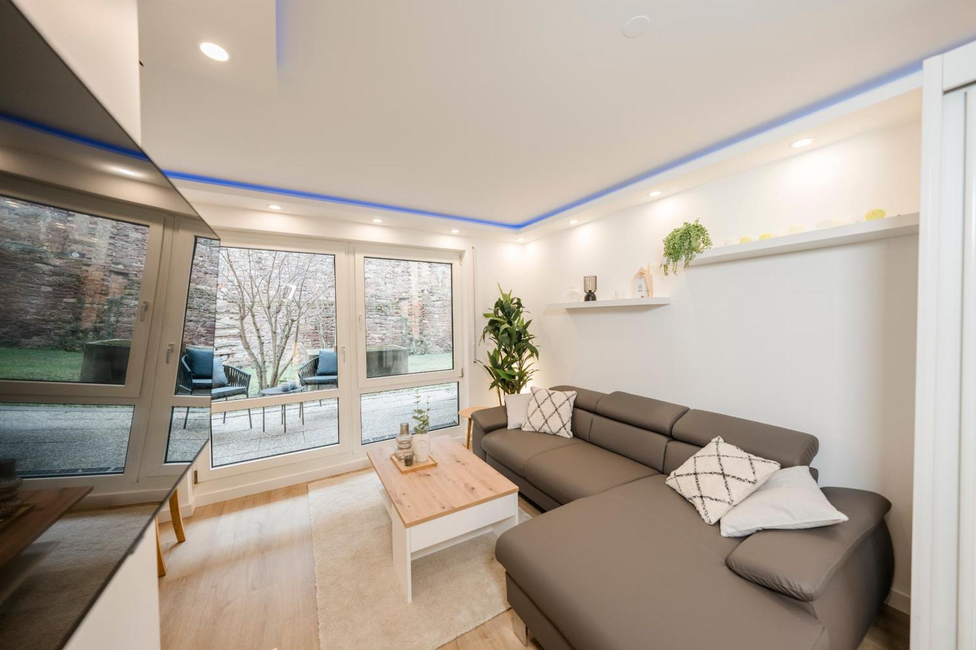Bellabene Modernes Studio Apartment In Zentraler Lage Mit Terrasse, Parkplatz, Smarttv 포르츠하임 외부 사진