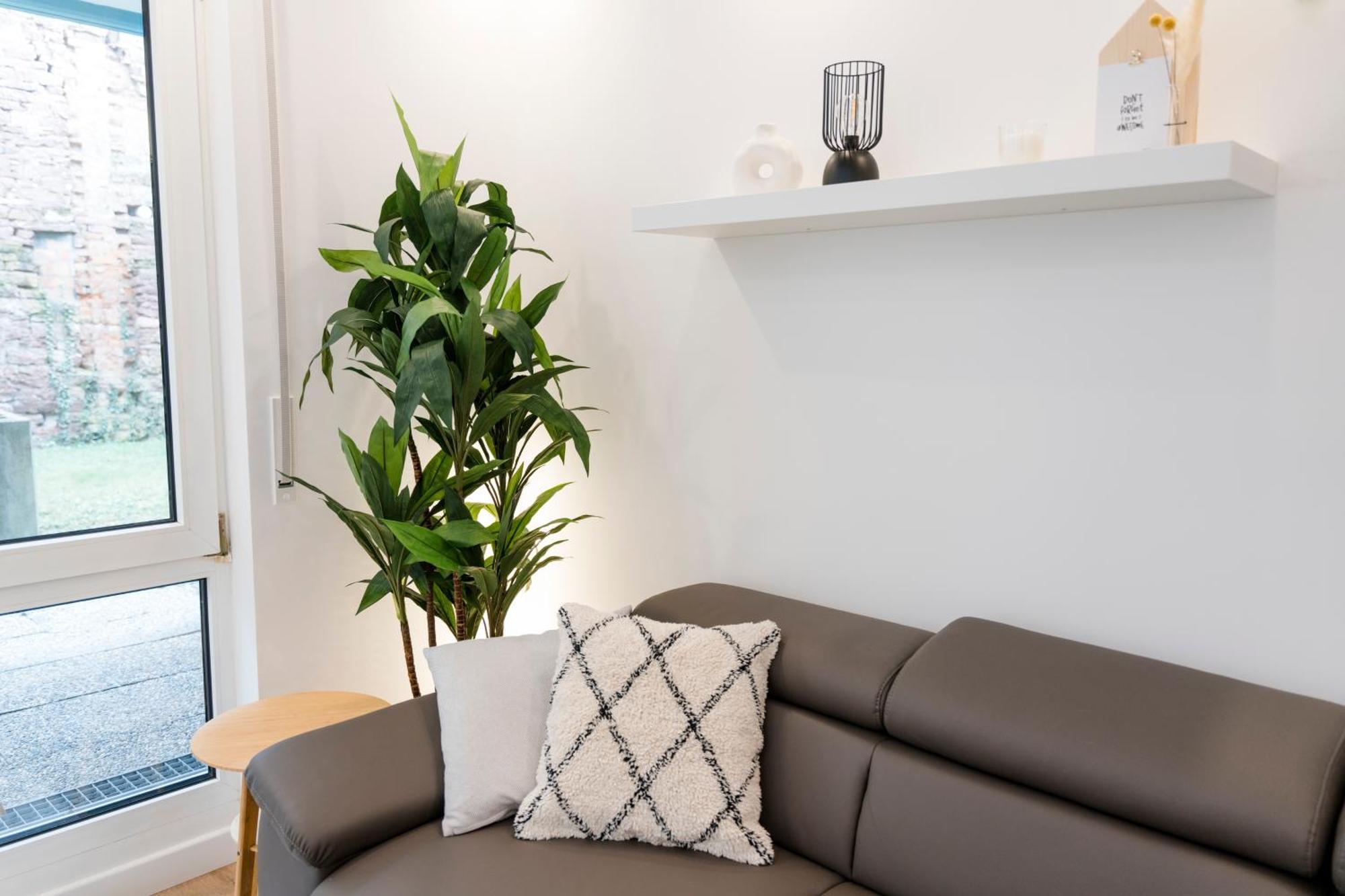 Bellabene Modernes Studio Apartment In Zentraler Lage Mit Terrasse, Parkplatz, Smarttv 포르츠하임 외부 사진