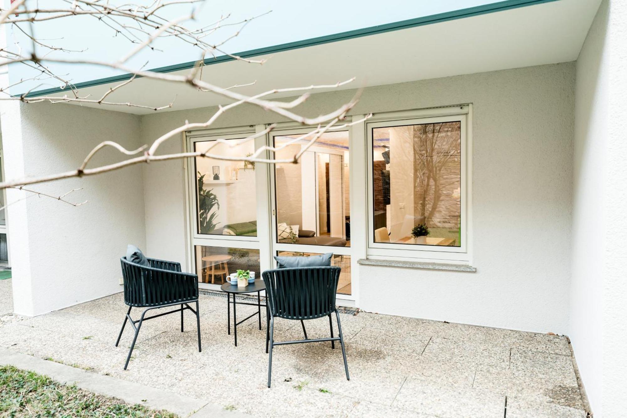 Bellabene Modernes Studio Apartment In Zentraler Lage Mit Terrasse, Parkplatz, Smarttv 포르츠하임 외부 사진