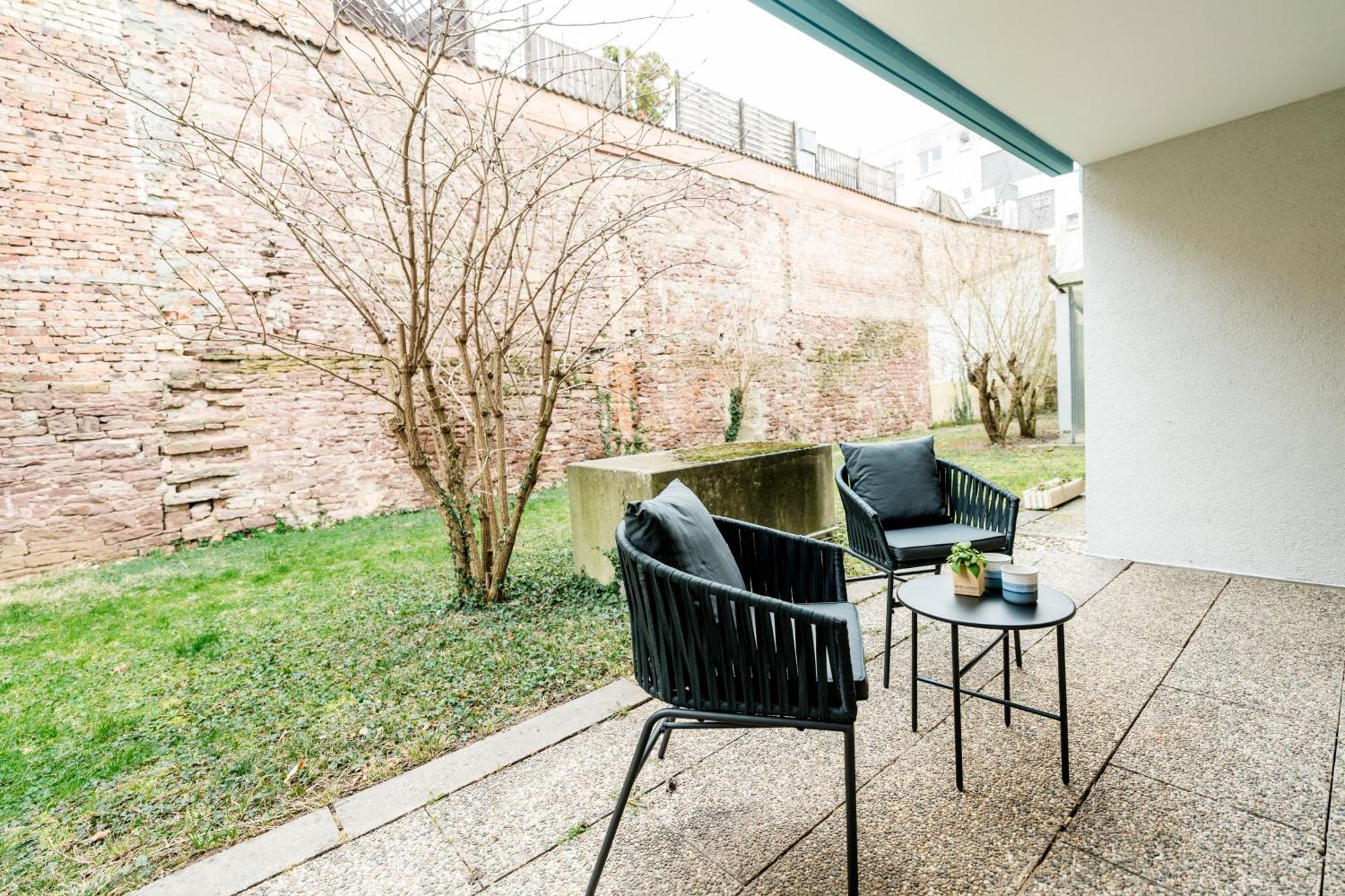 Bellabene Modernes Studio Apartment In Zentraler Lage Mit Terrasse, Parkplatz, Smarttv 포르츠하임 외부 사진